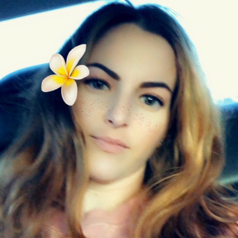 Meet your Posher, Caitlin